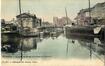 Carte-vue colorisée Porte du Rivage entre Bruxelles et Molenbeek-Saint-Jean, et Canal de Charleroi, Héliotypie De Graeve (Gand), s.d. [1907 ?].<br>