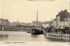 Carte-vue publicitaire Hôtel-Restaurant de la Marine (Bruxelles) / Canal de Charleroi, écluse Porte de Ninove et Quai de l'Industrie (Molenbeek-Saint-Jean), s.éd., s.d. [vers 1900]<br>