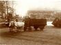 Carte photo Voiture de livraison du commerce de charbons Devis (Molenbeek-Saint-Jean), photogr. anon., s.d. [vers 1916].<br>
