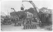 Fotokaart Kolenhandel G. Devis, Mariemontkaai 2-14, Steenweg op Ninove 6 (Sint-Jans-Molenbeek), kraan en laden van zakken, fotogr. anon., s.d.<br>