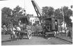 Carte photo Chantier de charbons G. Devis, Quai de Mariemont, 2-14, Chaussée de Ninove, 6 (Molenbeek-Saint-Jean), grue et chargement des sacs, photogr. anon., 1908.<br>