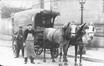 Carte photo Camionneurs W. Prinzing, Boulevard Léopold II, 63 (Molenbeek-Saint-Jean), photogr. anon., s.d. [vers 1910].<br>