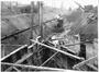 Album de photos Chantier du collecteur du Beekkant (voûtement du ruisseau Molenbeek à Molenbeek-Saint-Jean), photogr. anon., 1934.<br>
